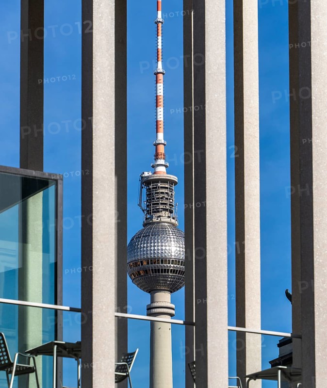 View from Kupfergraben to the columns on the terrace of the James Simon Gallery, Berlin