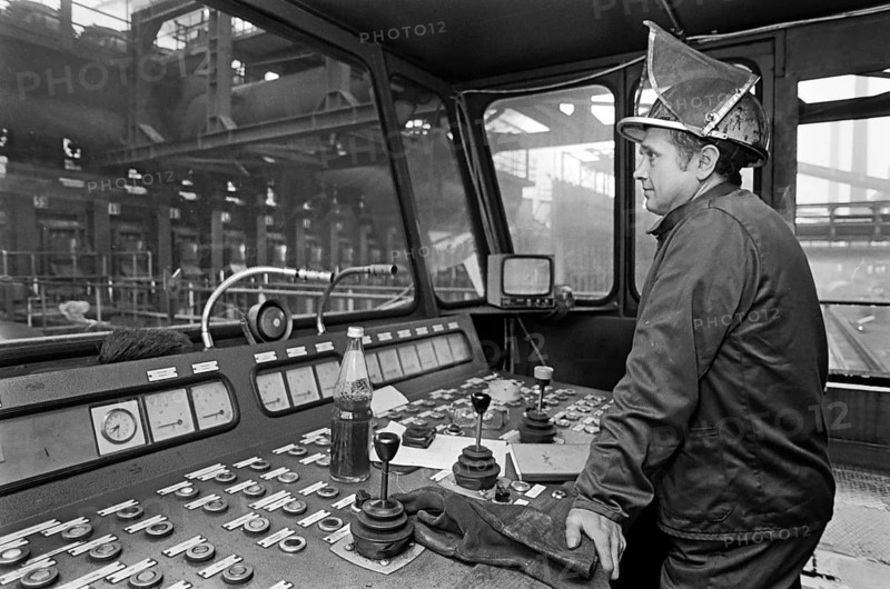 Essen, DEU, 17.11.85 - Worker at the Zollverein coking plant, printing machinist. The coking plant was discontinued in 1993. Together with Zollverein Colliery, the former coking plant was declared a World Heritage Site by UNESCO in 2001, Essen, Germany