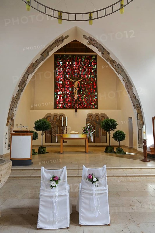 Choir room with Gothic cross, crucifix, crucified Jesus, expressionist choir window, Protestant St. Andrew's Church, Eningen unter Achalm, Baden-Württemberg, Germany