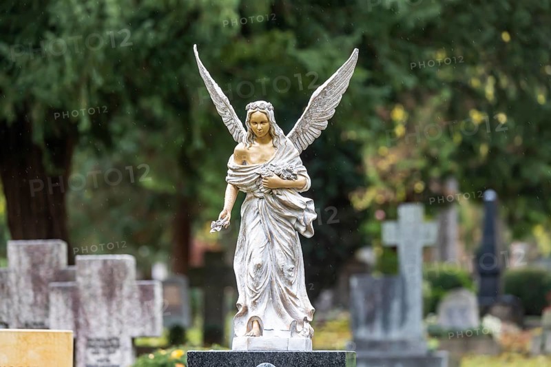 Pragfriedhof Stuttgart in autumn. November is traditionally a time for Christians to visit their graves. Symbolic photo with graves and grave decorations. Stuttgart, Baden-Württemberg, Germany