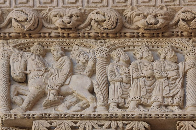 Stone sculptures with biblical scene equestrian figure and kings, reliefs, stone carving, handicrafts, St-Trophime church, Arles, Provence, Ste-Anne, Place de la République, Arles, Bouches-du-Rhône, Camargue, Provence, France