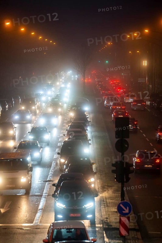 Dense fog, with visibility sometimes less than 100 metres, city centre traffic at rush hour on Alfredstraße, B224, in Essen, North Rhine-Westphalia, Germany
