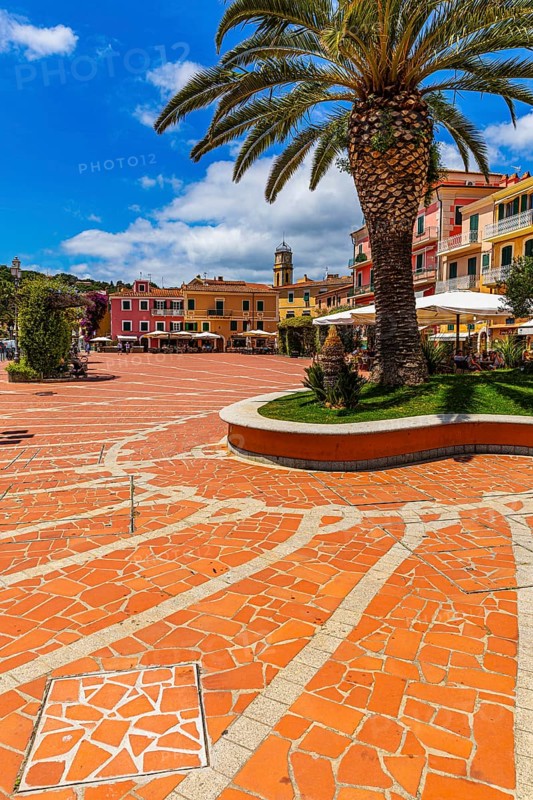 Restaurants and pavement cafés in Piazza Giacomo Matteotti, Porto Azzurro, Elba Island, Tuscan Archipelago National Park, Tuscany, Italy