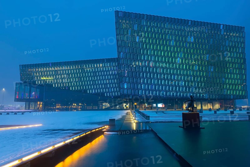Harpa Concert Hall, Tónlistar- og ráðstefnuhúsið í Reykjavík, Blue Hour, Winter, Reykavik, Iceland, Scandinavia