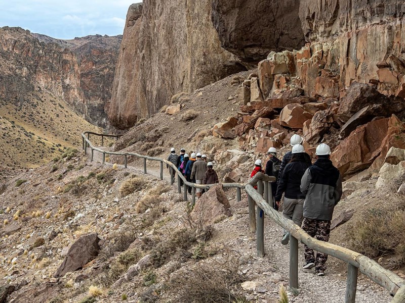 Guided tourist group visiting the Cueva de las Manos, Unesco World Heritage, prehistoric paintings, canyon of the Rio Pinturas river, Argentina