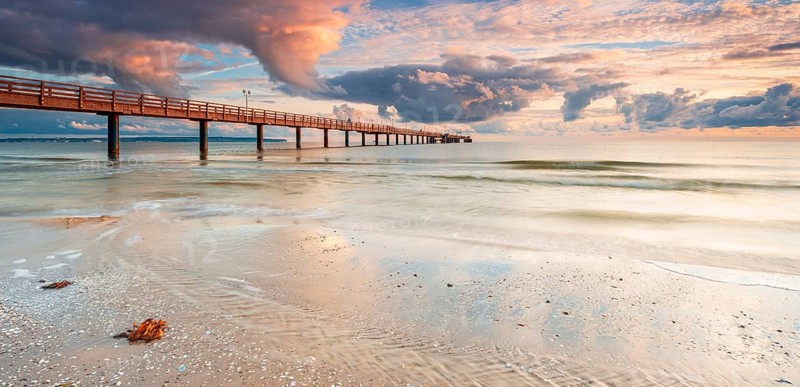 Pier on the beach of the Baltic Sea in the first morning light, Baltic resort Binz, Rügen Island, Mecklenburg-Western Pomerania, Germany