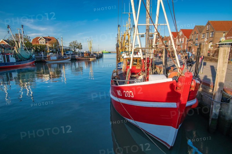 The harbour of Neuharlingersiel, East Frisia, Lower Saxony, fishing boats, fishing cutter, Neuharlingersiel, Lower Saxony, Federal Republic of Germany
