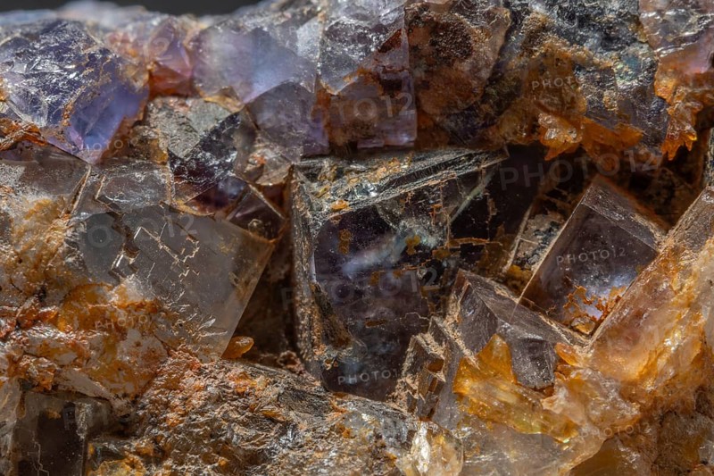 This scene shows a large rock fragment that contains quartz and fluorite crystals. Reflections and colors of minerals attract attention in the natural environment