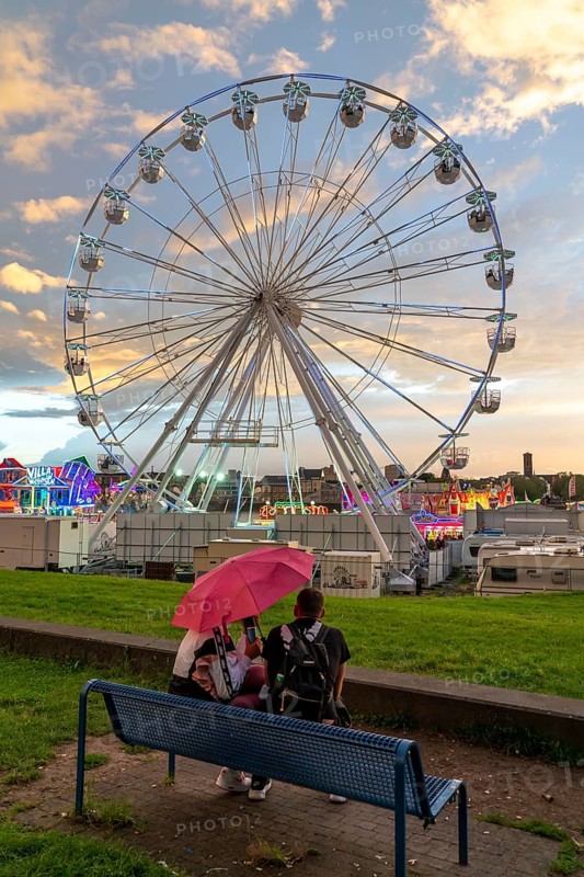 Happy Colonia funfair, Corona-compliant funfair at the Deutzer Werft, on the Rhine, Rhine, Ferris wheel, a temporary amusement park of the Cologne Showmen's Association, under Corona conditions, with admission fee and admission only with the 3-G conditions, distances, one-way street, Cologne, North Rhine-Westphalia, Germany