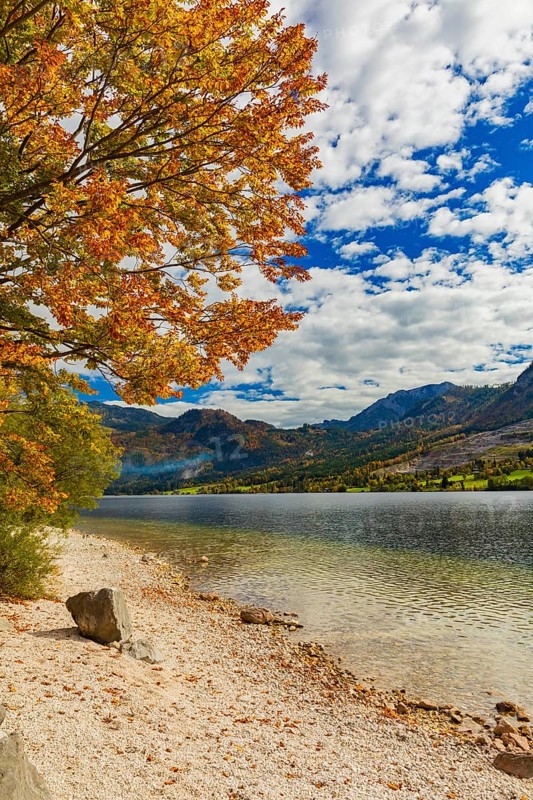 Grundlsee in autumn, salzkammergut, styria, Austria