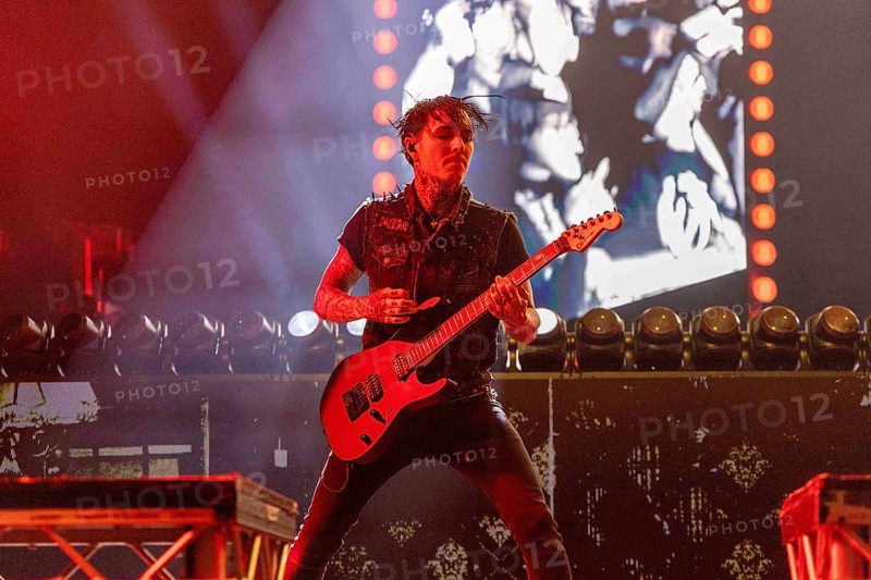 Ricky Horror Olson, guitarist of Motionless in White live on The Afraid Of The Dark Tour at Swiss Life Hall Hanover on 21.02.2026
