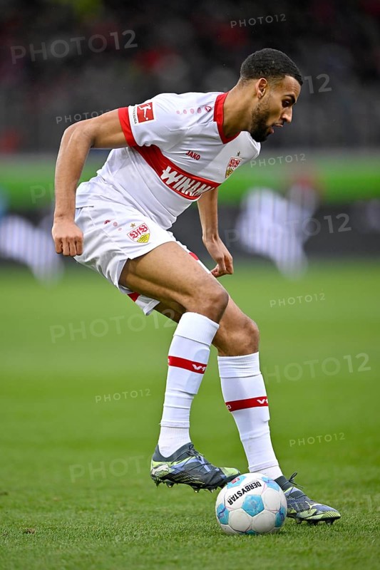 Josha Vagnoman VfB Stuttgart (04) Action on the ball Voith-Arena, Heidenheim, Baden-Württemberg, Germany