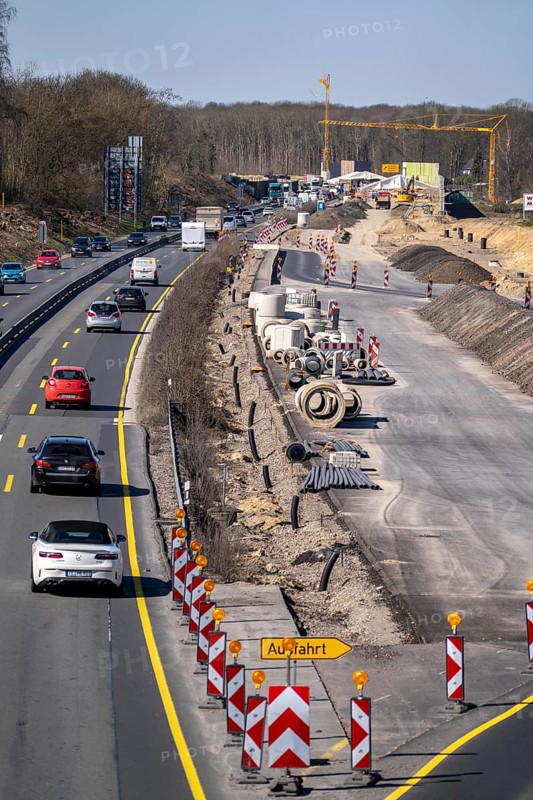 Motorway construction site, work on the six-lane extension of the B 1 federal road to the A 40 motorway between the Dortmund-Ost junction and the Dortmund/Unna motorway junction, Dormtund, North Rhine-Westphalia, Germany