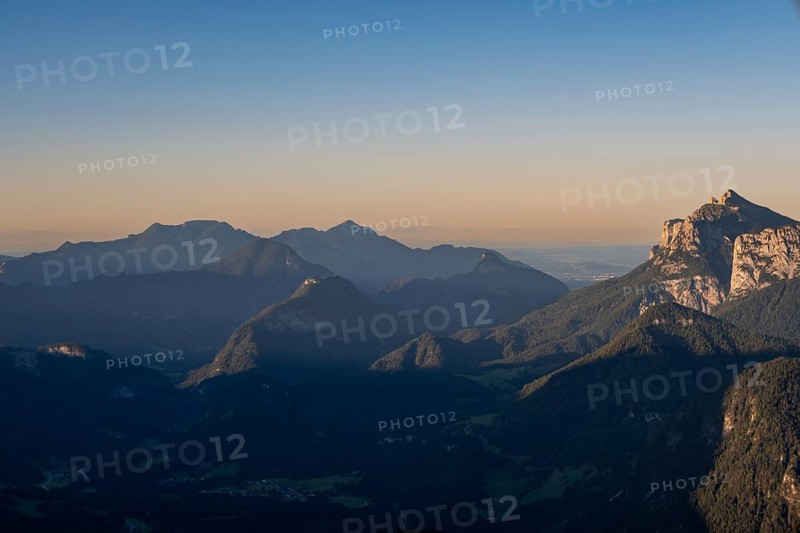 View in the evening from the Lofer Mountains of the Lofer valley and the peaks of Hochstaufen and Zwiesel, on the right the Weitschartenkopf, Bavaria and Salzburger Land, Austria