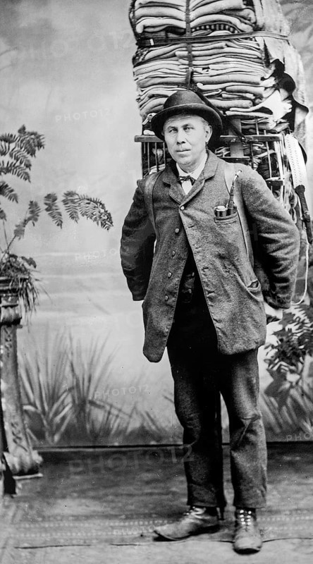 1895 black and white photograph showing teut, Tödde, German salesman, traveling cloth merchant from Westphalia, Germany