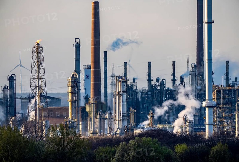 Ruhr Oel GmbH BP Gelsenkirchen, refinery, in Gelsenkirchen-Scholven, production of products from mineral oil, gasoline, diesel, kerosene, North Rhine-Westphalia, Germany