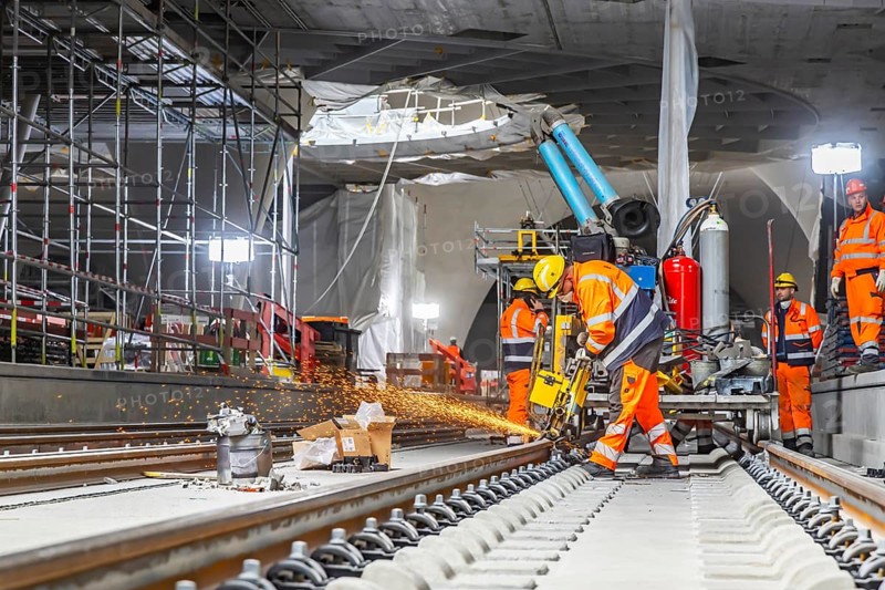 The last rails are being welded at the new main station. All the rails are now in place between Feuerbach and Wendlingen. The last gaps between the rails have been closed using the Thermit welding process. The infrastructure project is scheduled to go online at the end of 2026. Deutsche Bahn estimates the total cost of Stuttgart 21 at around eleven billion euros. Stuttgart, Baden-Württemberg, Germany