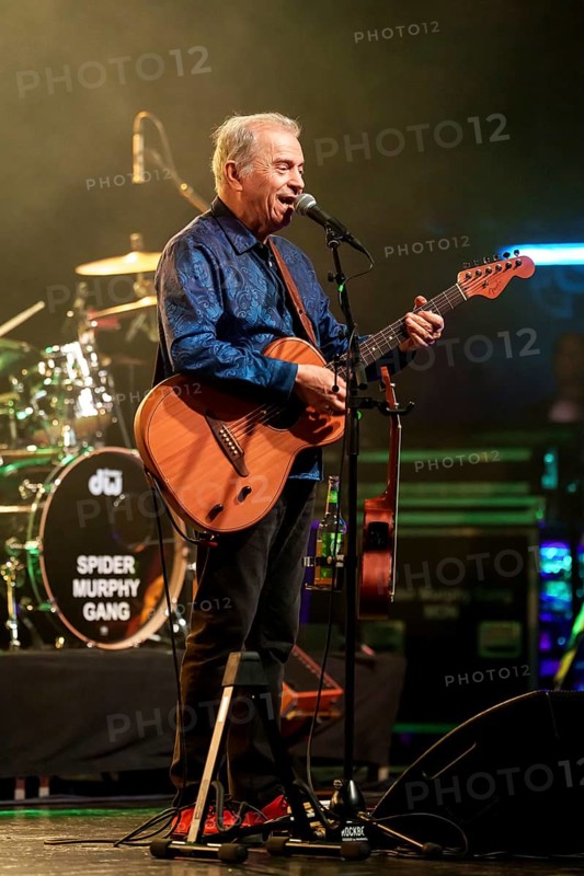 Günther Sigl, singer of the Spider Murphy Gang live on The Acoustic Tour Unplugged at Berlin's Admiralspalast on 30/04/2025