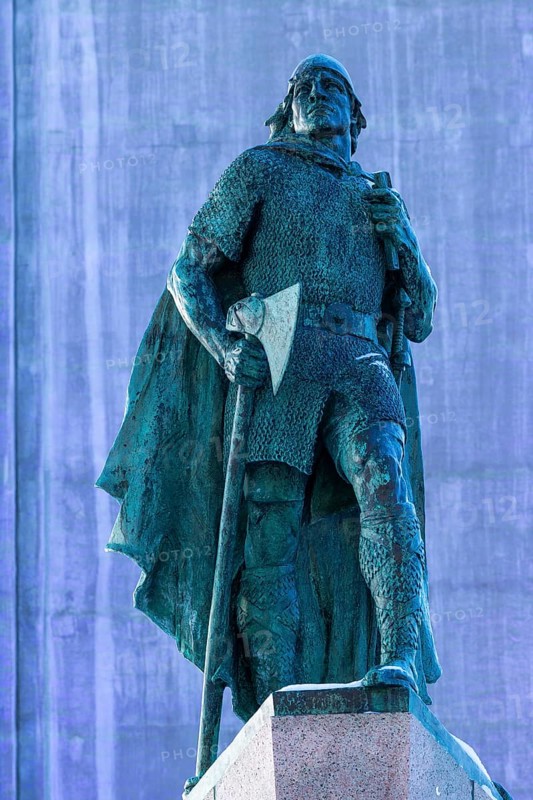 Leif Eiriksson statue in front of Hallgrímskirkja, Evangelical Lutheran parish church of the Icelandic State Church, blue hour, winter, Reykavik, Iceland, Scandinavia