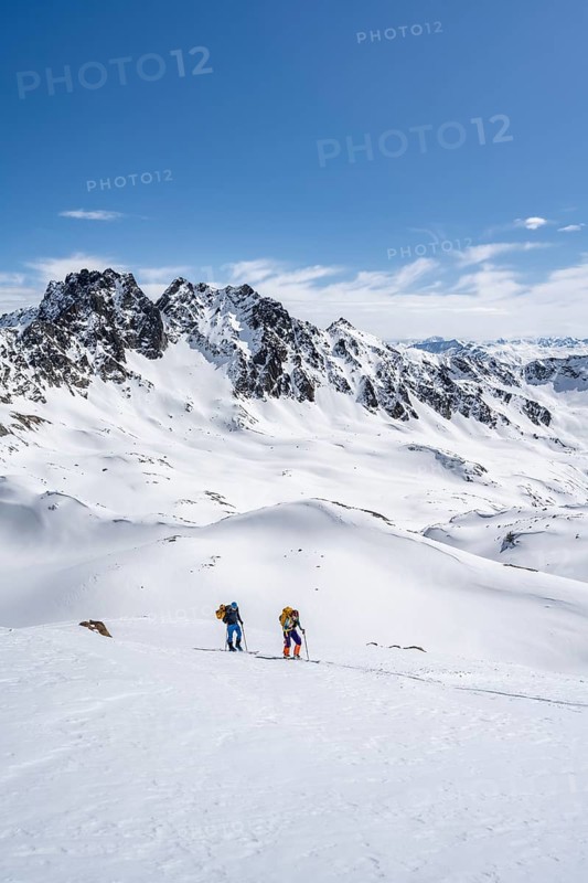 Two ski tourers in mountain landscape with snow, view of summit Piz Vadret, ascent to Scalettahorn, Grisons Haute Route, Albula Alps, Rhaetian Alps, Grisons, Switzerland
