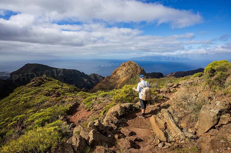Mountain hiking, hikers with views of Risco Blanco, El Molledo, Tenerife, Canary Islands, Atlantic Ocean, Spain