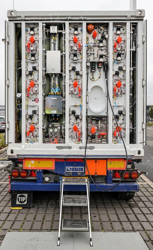 Münster, North Rhine-Westphalia, Germany - Refuelling demonstration at Westfalen AG's mobile H2 hydrogen refuelling station. The system enables the hydrogen refuelling of vehicles with fuel cells, whether buses, trucks, trains or vehicles on construction sites, in logistics, in ports or at airports