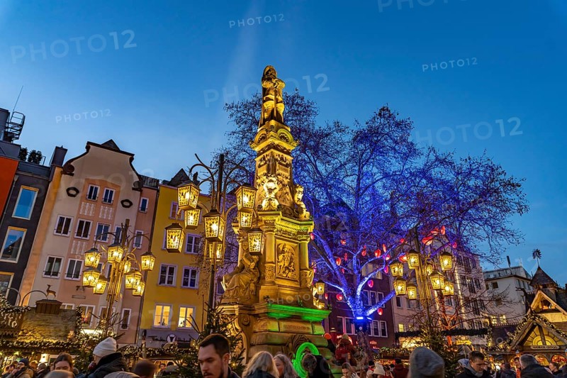 Christmas market Heinzel's winter fairy tale on Jan von Werth-Brunnen at dusk, Alter Markt, Cologne, North Rhine-Westphalia, Germany