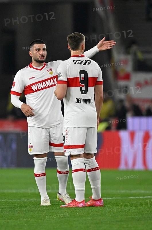 Deniz Undav VfB Stuttgart (26) in conversation Discussion with Ermedin Demirovic VfB Stuttgart (09) Gesture Gesture MHPArena, MHP Arena Stuttgart, Baden-Württemberg, Germany