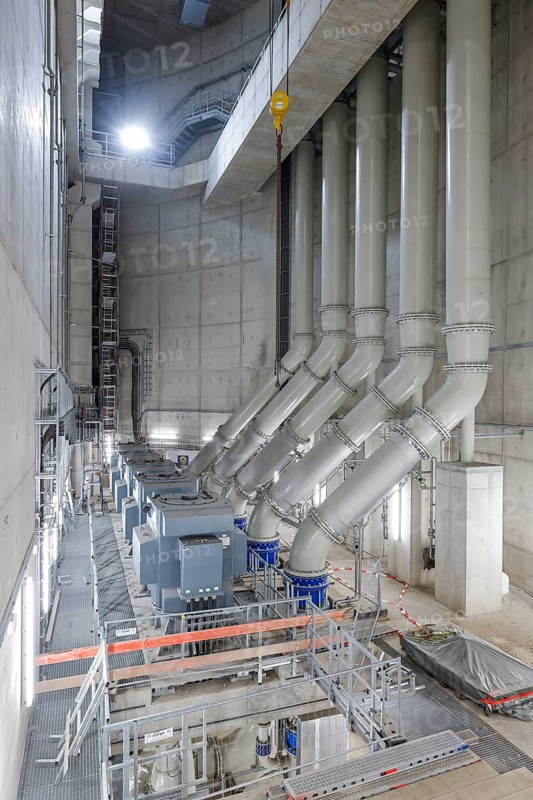 25.11.2020, Oberhausen, Ruhr area, North Rhine-Westphalia, Germany - Emscher conversion, new Emscher AKE sewer, here the new Oberhausen pumping station, the engine room with the pumps that will pump 16.000 litres of wastewater per minute, the ecological conversion of the Emscher system consists of the construction of a central wastewater treatment system in the Ruhr area, the construction of sewers and the renaturation of the Emscher and its tributaries 00X201125D021CARO (MODEL RELEASE: NO, PROPERTY RELEASE: NO (c) caro images / Rupert Oberhaeuser, http://www.caro-images.com, info@caro-images.com - If the photo is used for purposes other than journalism, please contact the agency - any use of the photo is subject to a fee !)