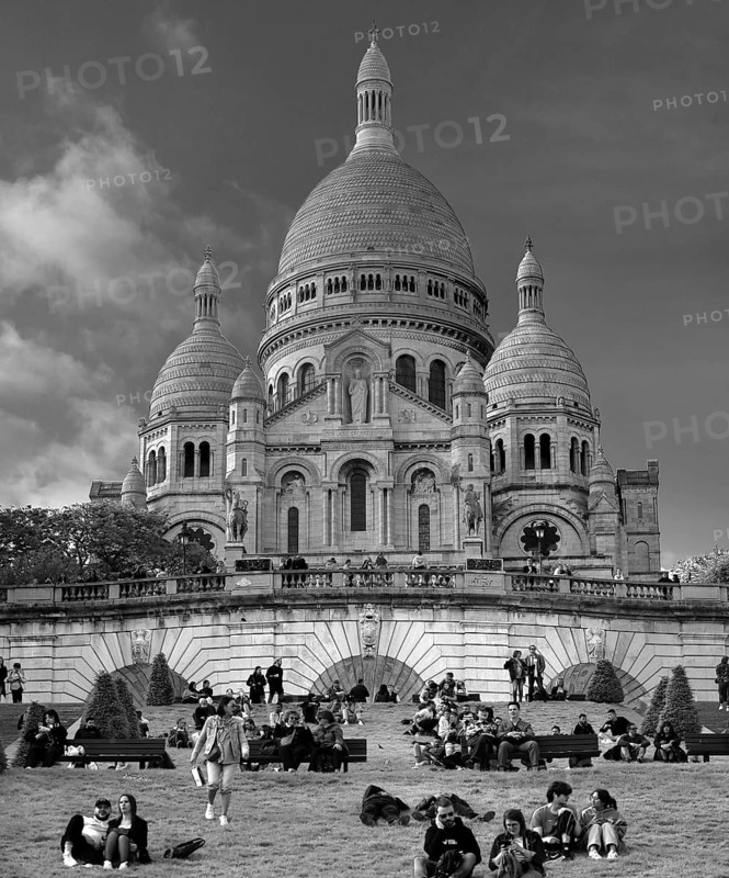Sacre Coeur de Montmartre, tourists in front of a meadow, black and white, Paris, France