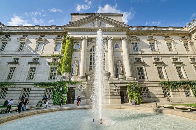 Inner courtyard with fountain, Staatsbibliothek zu Berlin der Humboldt-Universität, Unter den Linden, Mitte, Berlin, Germany