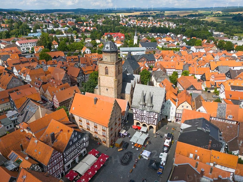 Drone shot of a historic town centre with a church, half-timbered houses and a lively market square, aerial view, Bückinghaus, wine house, Walpurgis church, town hall, market square, old town, Alsfeld, Hesse, Germany