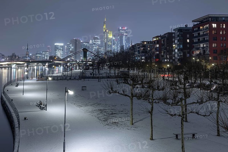 Snowfalls and freezing temperatures have transformed the banks of the Main and Frankfurt banking skyline into a white winter landscape, Frankfurt am Main, Hesse, Germany