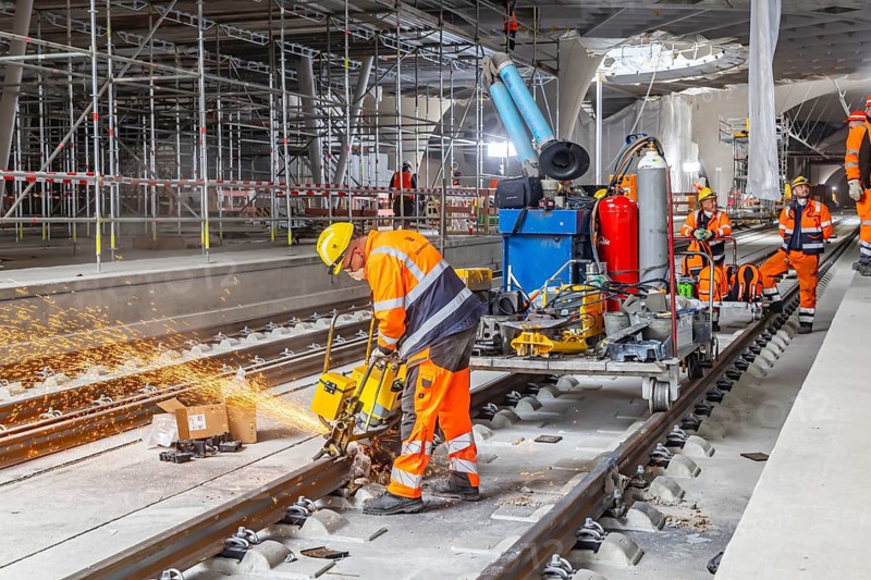The last rails are being welded at the new main station. All the rails are now in place between Feuerbach and Wendlingen. The last gaps between the rails have been closed using the Thermit welding process. The infrastructure project is scheduled to go online at the end of 2026. Deutsche Bahn estimates the total cost of Stuttgart 21 at around eleven billion euros. Stuttgart, Baden-Württemberg, Germany