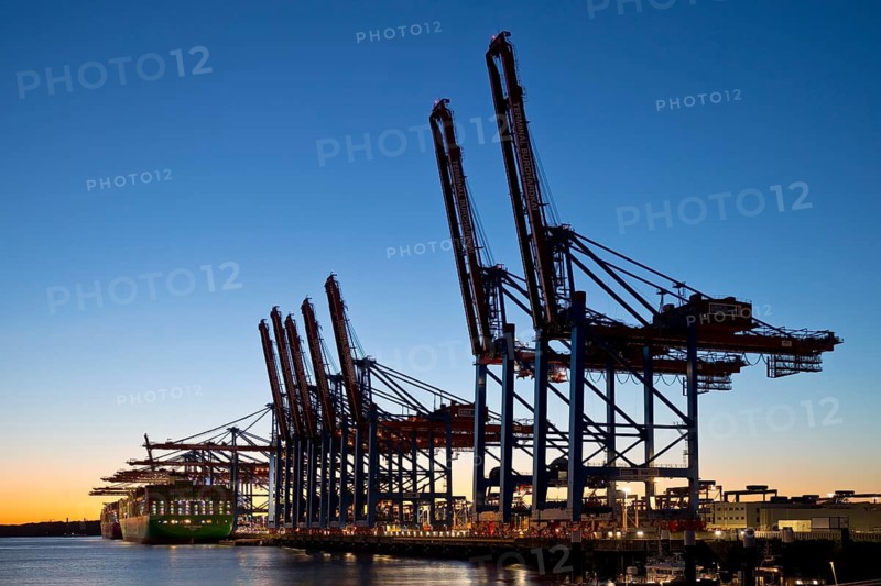 Container Terminal Burchardkai, abbreviated CTB, HHLA's largest terminal in the Port of Hamburg in the evening, Hamburg, Germany