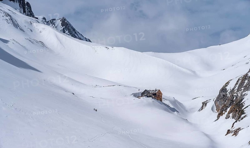 Wildhornhütte, Snow-covered mountain landscape, Bernese Alps, Bernese Oberland, Switzerland