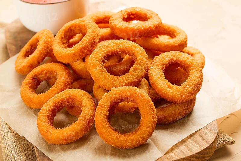 Fried onion rings, deep-fried, snack, no people, selective focus