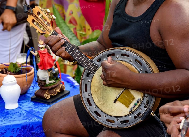 Banjo player performing samba on the streets of Brazil, Belo Horizonte, Minas Gerais, Brazil