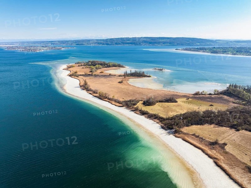 Aerial view of the Mettnau peninsula near Radolfzell on Lake Constance at low tide, the island of Reichenau on the horizon, district of Constance, Baden-Württemberg, Germany