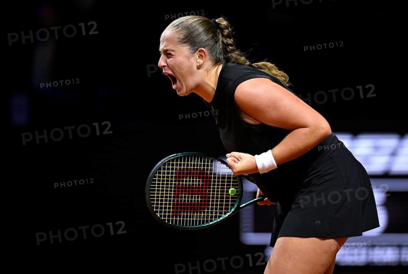 Jelena Ostapenko LAT Cheering Gesture Gesture Tennis Women Porsche Cup, Grand Prix, GP, Stuttgart 2025, Porsche-Arena, Stuttgart, Baden-Württemberg, Germany