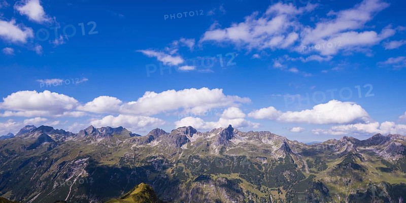 Mountain range with the three Schafalpenköpfe, Fiderescharte, 2214m, Roßgundkopf, 2139m, Alpgundkopf, 2177m, and Griesgundkopf, 2164m, Allgäuer Alpen, Allgäu, Bavaria, Germany