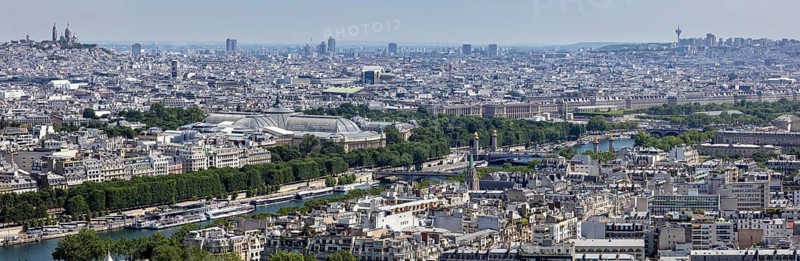 Sweeping panoramic view over a large cityscape on a clear day, Paris