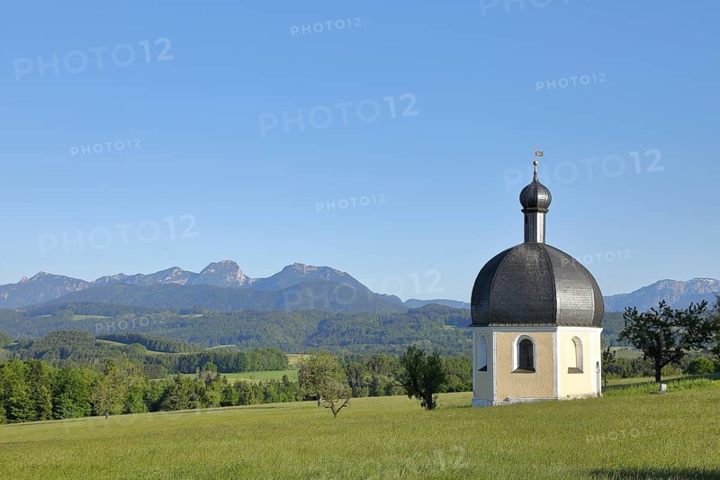 St Vitus Chapel of the pilgrimage church of St Marinus and Anian, in the background the Wendelstein, Wilparting, Irschenberg, Upper Bavaria, Bavaria, Germany