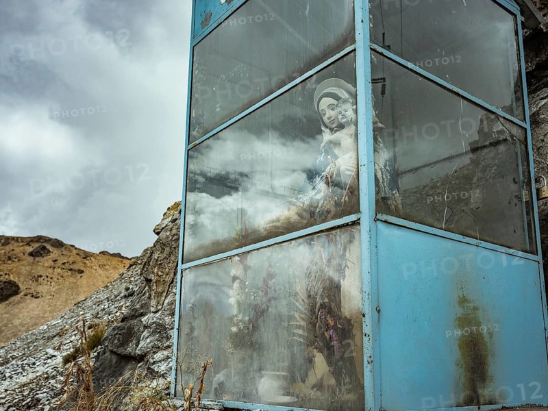 Statue of the Virgin Mary at the top of the pass con Ticlio at 4818 metres, Alto de Ticlio, Abra de Anticona, Peru