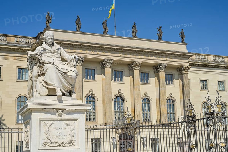 Monument to Wilhelm von Humboldt, Main Building, Humboldt University, Unter den Linden, Mitte, Berlin, Germany