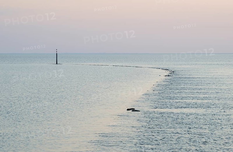 Evening mood at the North Sea, stone groyne with sea mark, North Sea, Norddeich, Lower Saxony, Germany