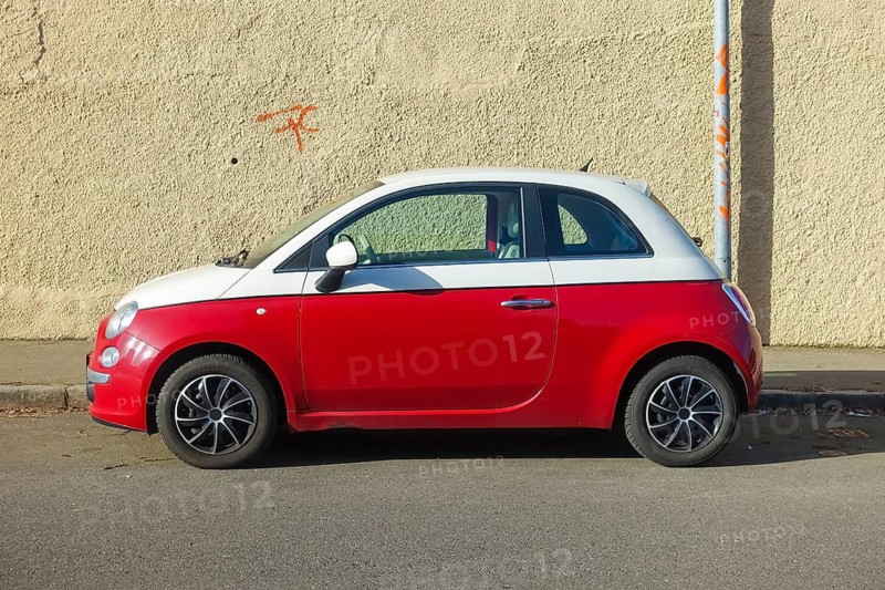 Fiat 500, automobile, small car, motor vehicle, motor vehicle, parking, painted red and white, wheels, tyres, Reutlingen, Baden-Württemberg, Germany