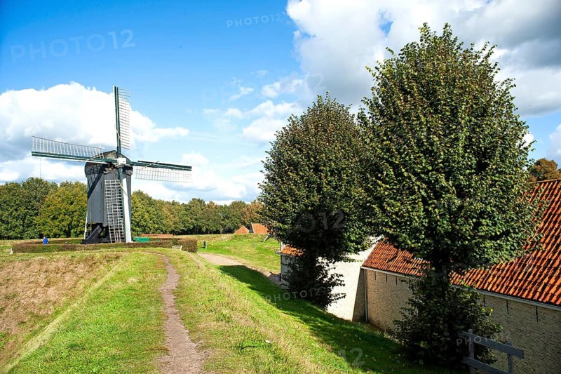 Circular route, ramparts, windmill, fortress, Bourtange, Netherlands