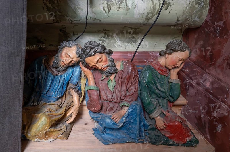 Sleeping shepherds, figures belong to the Holy Sepulchre, set up for Lent, Church of St Peter and Pau, Telfs, Bezrk, Innsbruck, Austria