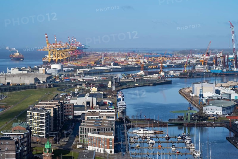 Havenwelten, Kaiserhafen, container harbour, Weser, view from the observation deck of the Sail-City skyscraper, Bremerhaven, Bremen, Germany